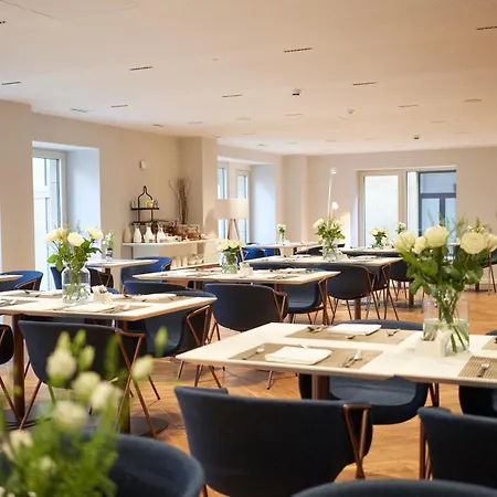 Lasala Plaza - Adults Only