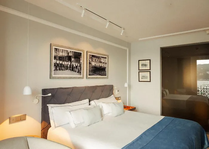 Lasala Plaza - Adults Only