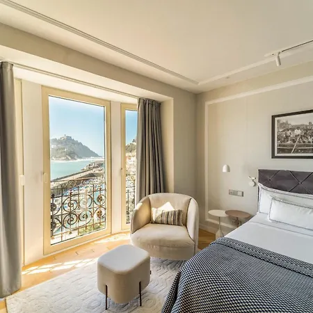 Lasala Plaza - Adults Only