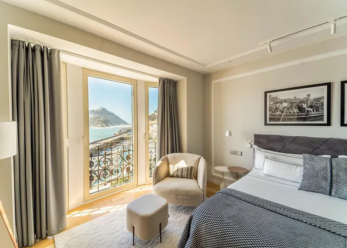 Lasala Plaza - Adults Only