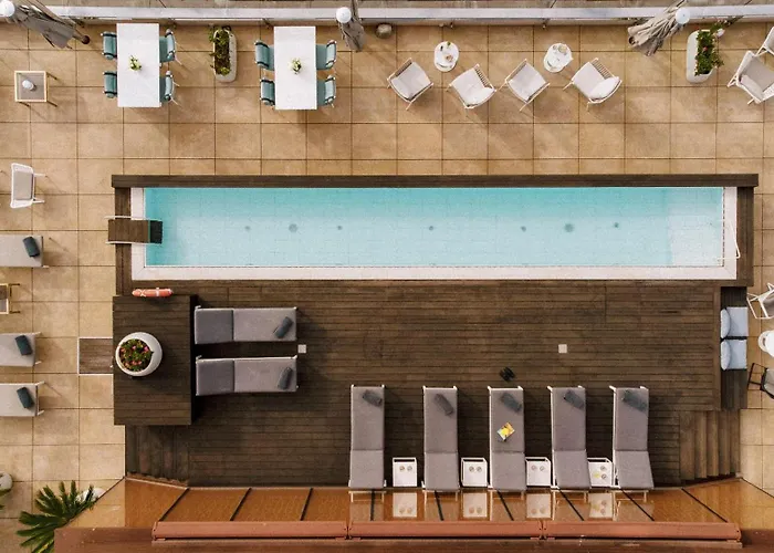 Lasala Plaza - Adults Only Готель